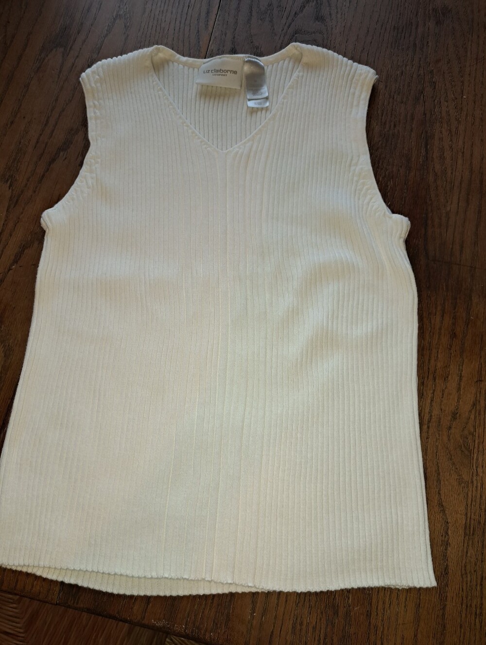 Liz Claiborne Ribbed V-Neck Sleeveless Knit Top - White M